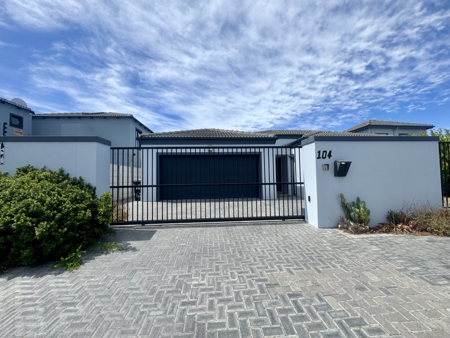 4 Bedroom Property for Sale in Parklands North Western Cape
